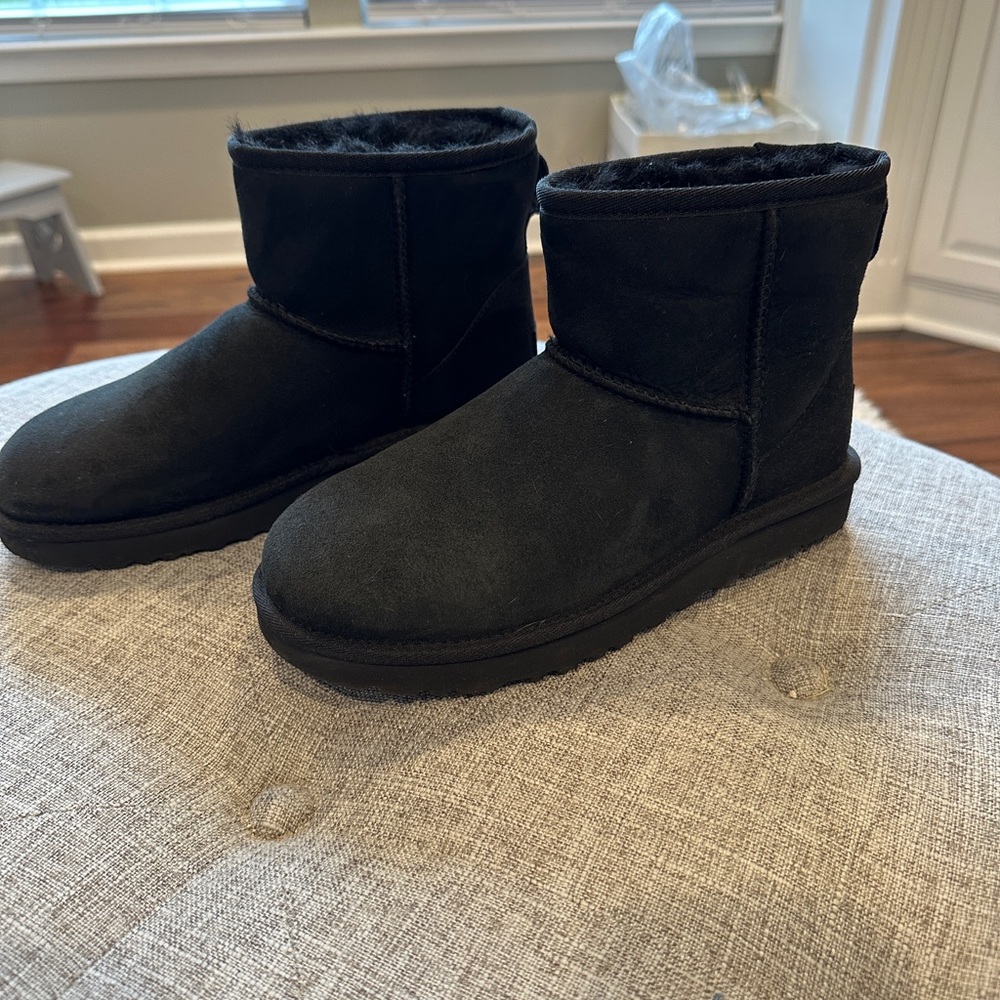 Black Classic Ugg mini boots size women’s 7